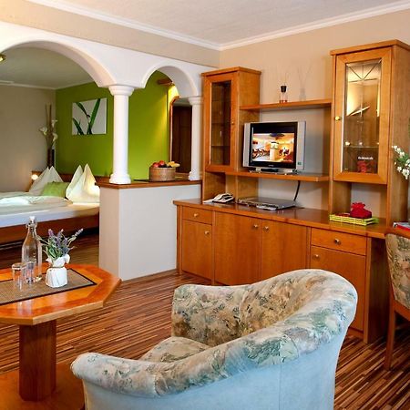 Hotel Winzer Wellness & Kuscheln Санкт Георген им Атергау Екстериор снимка
