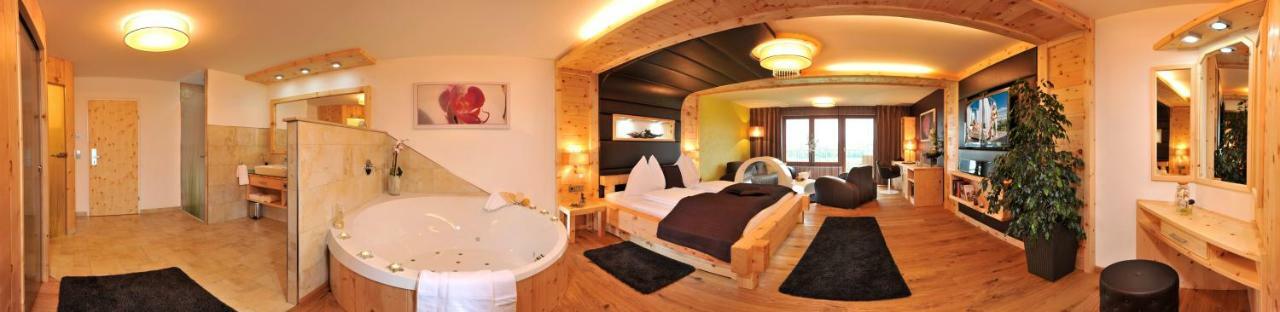 Hotel Winzer Wellness & Kuscheln Санкт Георген им Атергау Екстериор снимка